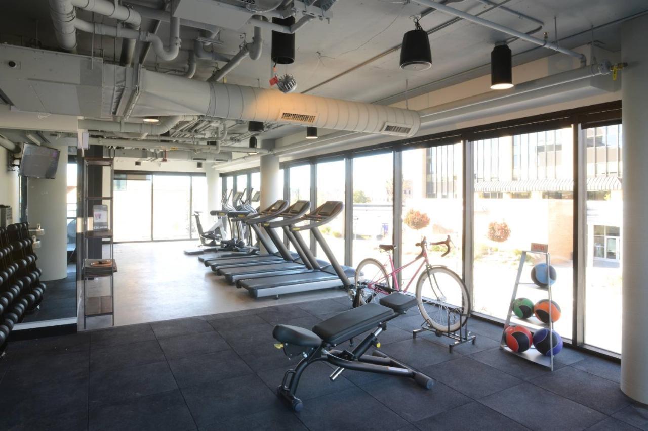 Moxy Cherry Creek Hotel DEN